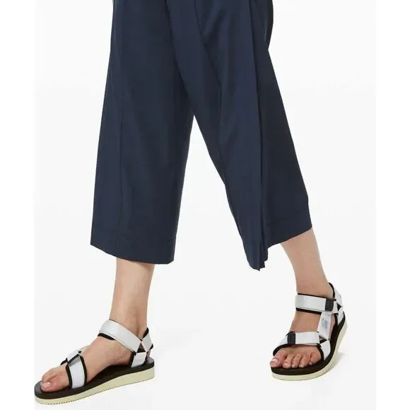 Lululemon Wanderer Culotte.True Navy. Womens. Sz 2 - Picture 11 of 16